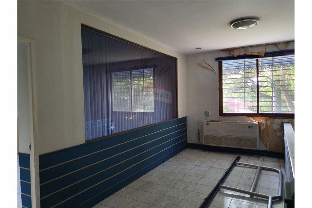 ขายอาคารพาณิชย์​4​ชั้น​-2คูหา​-98-ตรวถพระราม2