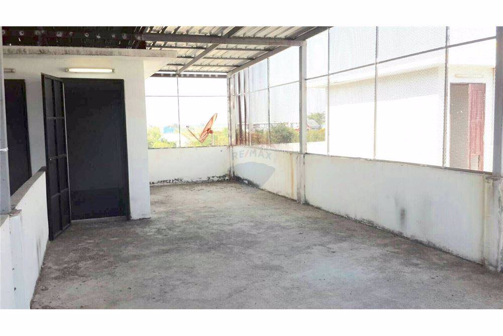 ขายอาคารพาณิชย์-2-ชั้นครึ่ง-ขายถูกด่วน