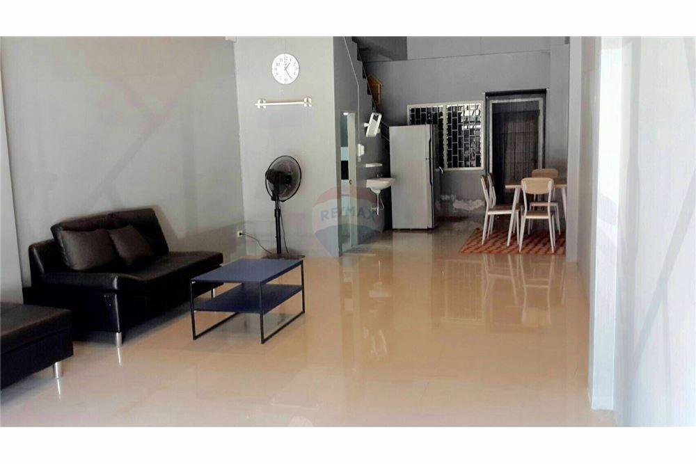 ขายอาคารพาณิชย์-2-ชั้นครึ่ง-ขายถูกด่วน