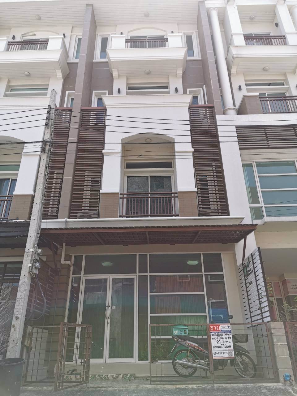 ขายทาวน์โฮม-4-ชั้น​-โครงการพรีเมี่ยมเพลส-นวมินทร์-ลาดพร้าว101-ราคาถูก