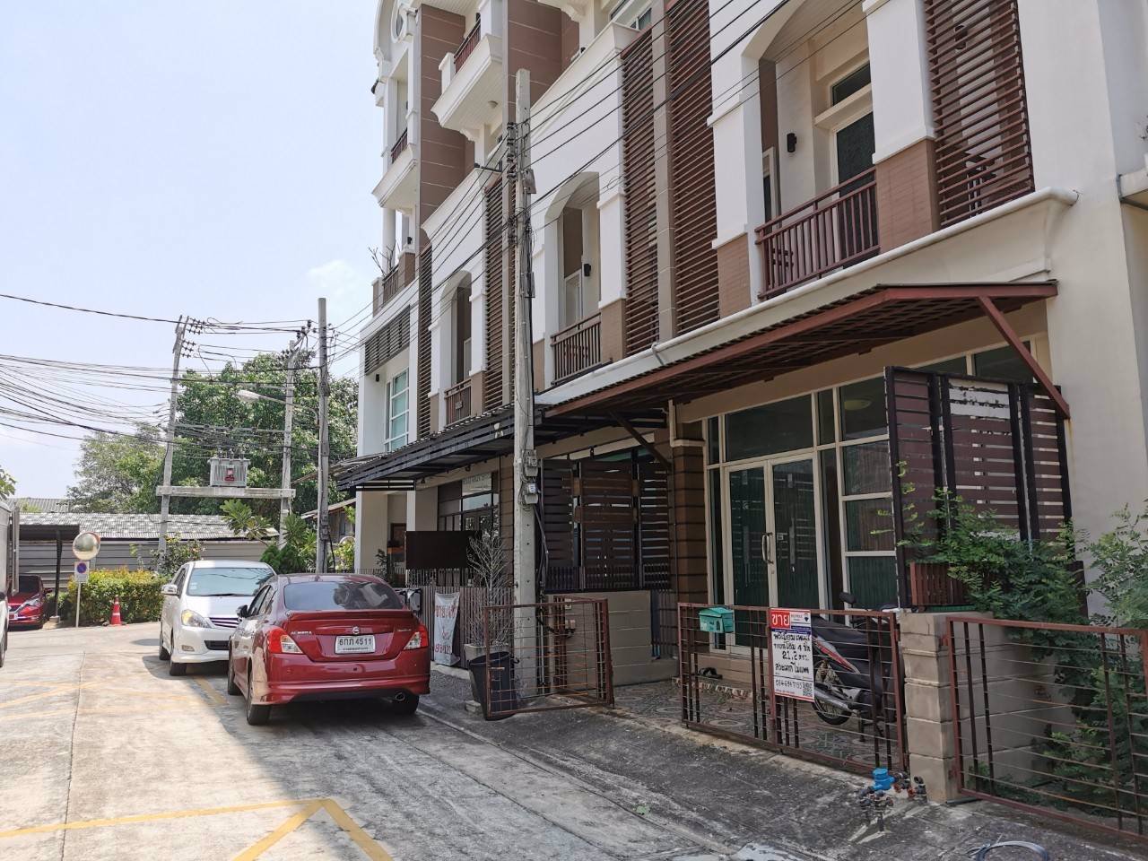 ขายทาวน์โฮม-4-ชั้น​-โครงการพรีเมี่ยมเพลส-นวมินทร์-ลาดพร้าว101-ราคาถูก