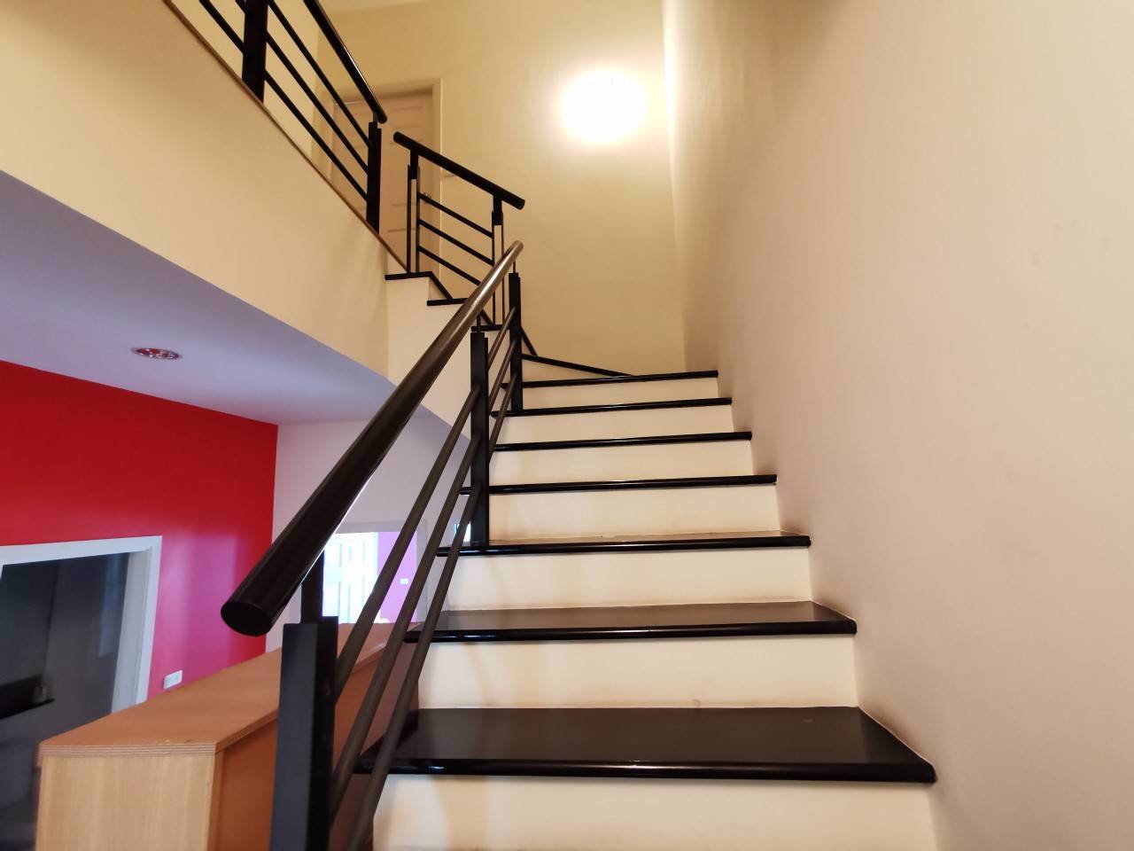 ขายทาวน์โฮม-4-ชั้น​-โครงการพรีเมี่ยมเพลส-นวมินทร์-ลาดพร้าว101-ราคาถูก