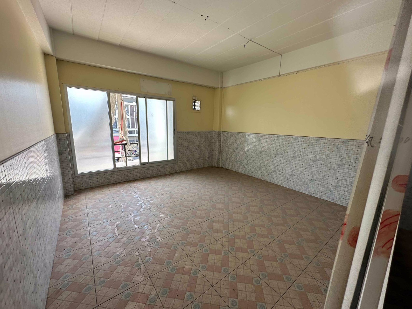 ขายด่วน-เจ้าของขายเอง-คุ้มมากๆ-อาคารพาณิชย์-2คูหา-ทะลุกัน-อยู่หัวมุม-ติดตลาดไท-35ชั้น