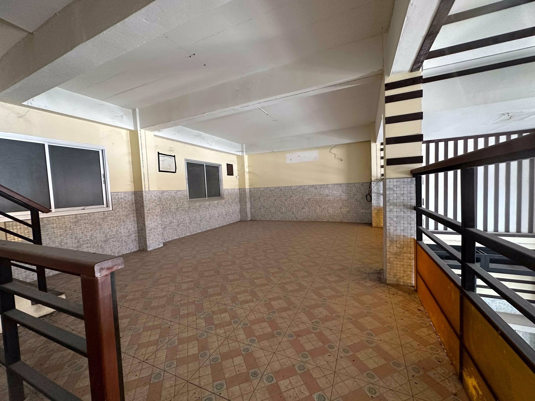 ขายด่วน-เจ้าของขายเอง-คุ้มมากๆ-อาคารพาณิชย์-2คูหา-ทะลุกัน-อยู่หัวมุม-ติดตลาดไท-35ชั้น