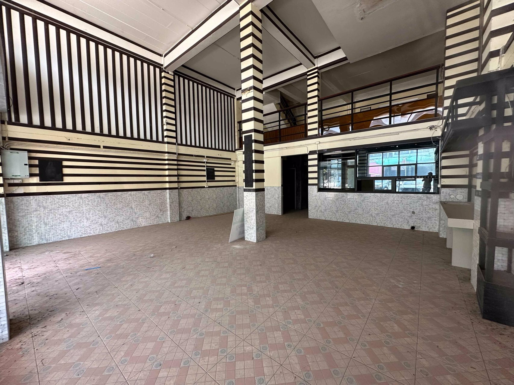 ขายด่วน-เจ้าของขายเอง-คุ้มมากๆ-อาคารพาณิชย์-2คูหา-ทะลุกัน-อยู่หัวมุม-ติดตลาดไท-35ชั้น