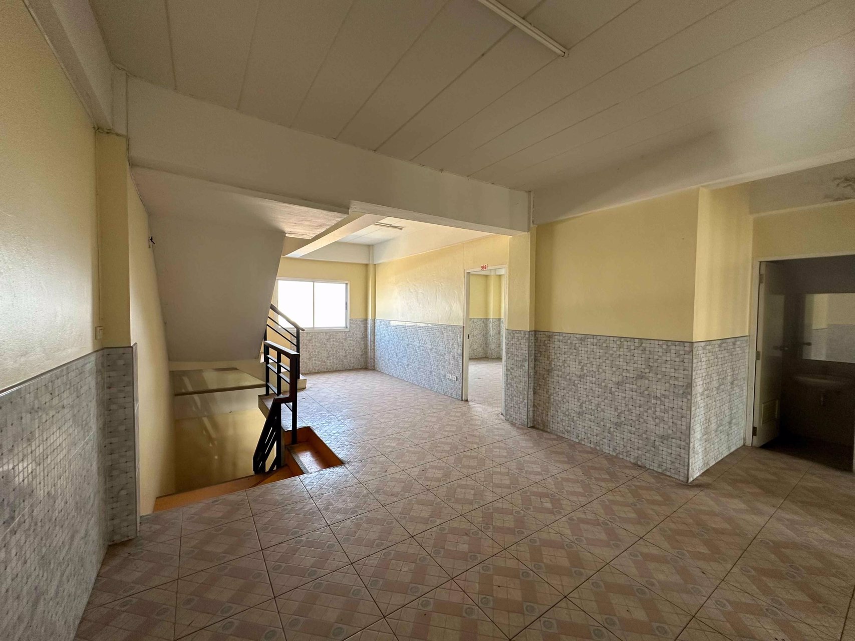 ขายด่วน-เจ้าของขายเอง-คุ้มมากๆ-อาคารพาณิชย์-2คูหา-ทะลุกัน-อยู่หัวมุม-ติดตลาดไท-35ชั้น