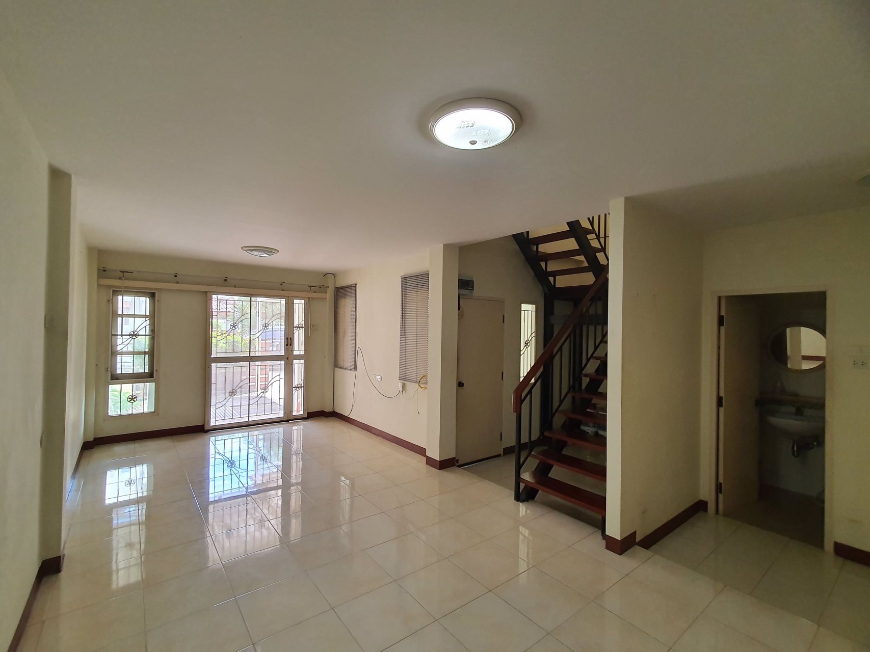 ขายทาวน์เฮ้าส์-2-ชั้น-โครงการหมู่บ้านเดอะกรีน-ใจกลางเมืองสระบุรี