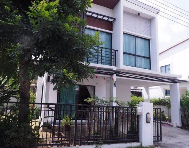 รหัสc2911-ให้เช่าบ้านเดี่ยว-2ชั้น-โครงการ-วี-ทู-อ่อนนุช-พระราม-9-หลังมุม-มีสวนข้างบ้าน-เฟอร์ครบ