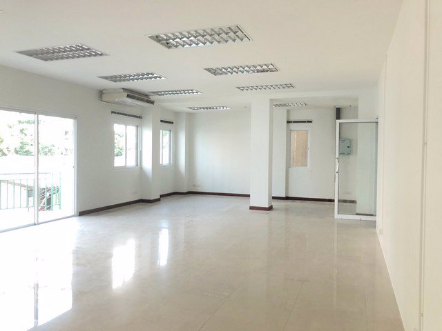 รหัสc2880-ให้เช่าพื้นที่สำนักงานขนาด-100ตารางเมตร-ใกล้bts-ช่องนนทรี-ถนนนราธิวาสราชนครินทร์