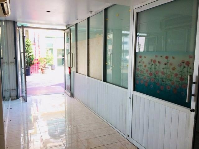 รหัสc2945-ให้เช่าทาวน์โฮม-5ชั้น-ย่านถนนสีลม-ใกล้-btsสุรศักดิ์และตากสิน-เหมาะทำธุรกิจหลายประเภท