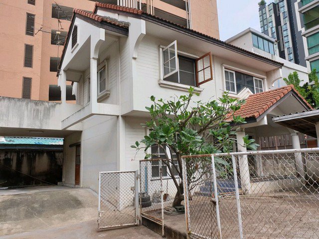 รหัสc2983-ให้เช่าบ้านเดี่ยว-2ชั้น-ทำเลใจกลางสุขุมวิท-เอกมัย-ใกล้-btsเอกมัย