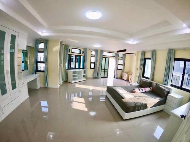 รหัสc3037-ให้เช่าทาวน์โฮม-4ชั้น-ถนนสุขุมวิทซอย31-ใกล้bts-พร้อมเฟอร์นิเจอร์-บ้านหลังมุมวิวสระว่ายน้ำ