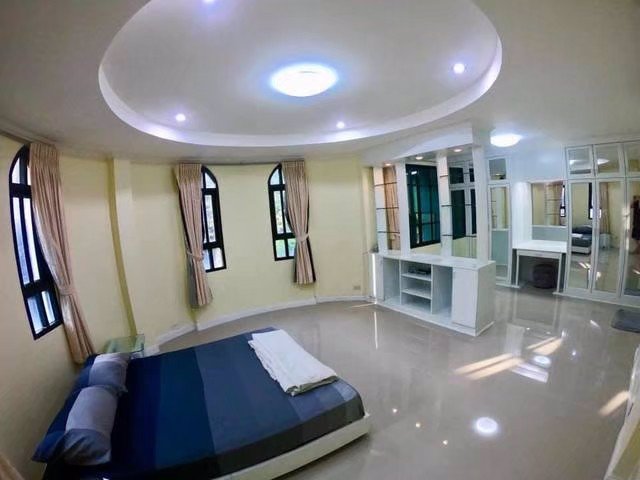 รหัสc3037-ให้เช่าทาวน์โฮม-4ชั้น-ถนนสุขุมวิทซอย31-ใกล้bts-พร้อมเฟอร์นิเจอร์-บ้านหลังมุมวิวสระว่ายน้ำ