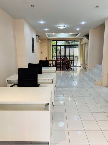 รหัสc3036-ให้เช่าทาวน์โฮม-4ชั้น-ทำเลใจกลางเมือง-ถนนสุขุมวิทใกล้bts-สุขุมวิท31-พร้อมเฟอร์นิเจอร์
