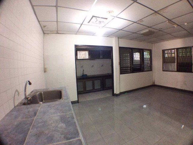 รหัสc3042-ให้เช่าบ้านเดี่ยว-2ชั้น-ถนนนวมินทร์-บึงกุ่ม-เหมาะทำที่กอาศัยเลี้ยงสัตว์ได้