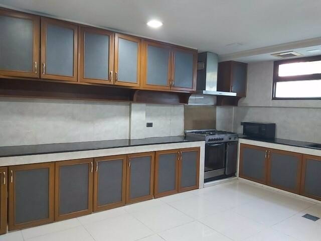 รหัสc3085-ให้เช่าทาวน์เฮ้าส์-2ชั้น-ถนนสุขุมวิทซอย26-ตกแต่งสวยพร้อมอยู่-ใกล้btsพร้อมพงษ์