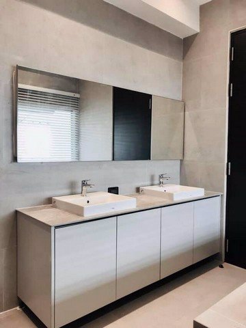 รหัสc3100-ขายและให้เช่าทาวน์เฮ้าส์-4ชั้น-ถนนสุขุมวิท-ทองหล่อใกล้ถนนเพชรบุรี-เดินทางสะดวกใกล้bts