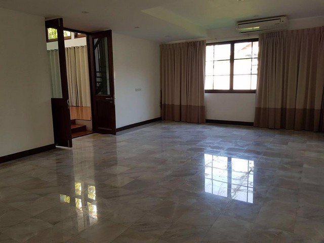 รหัสc3098-ให้เช่าบ้านเดี่ยว-2ชั้น-ถนนสุขุมวิท-เอกมัย-เนื้อที่-200ตารางวา-ใกล้-btsเอกมัย