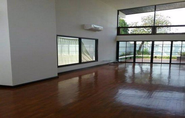 รหัสc3098-ให้เช่าบ้านเดี่ยว-2ชั้น-ถนนสุขุมวิท-เอกมัย-เนื้อที่-200ตารางวา-ใกล้-btsเอกมัย