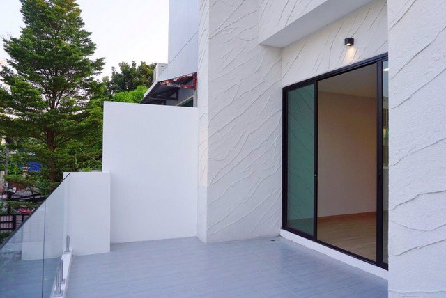 รหัสc3115-ขายโฮมออฟฟิศ-3ชั้น-สุขุมวิท77-ใกล้-btsอ่อนนุช-ตกแต่งสวยพร้อมใช้งาน