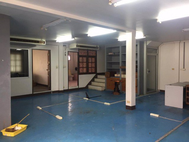 รหัสc3132-ให้เช่าและขายอาคารพาณิชย์-3ชั้น-2คูหา-ถนนลาดพร้าววังหิน-หลังมุม