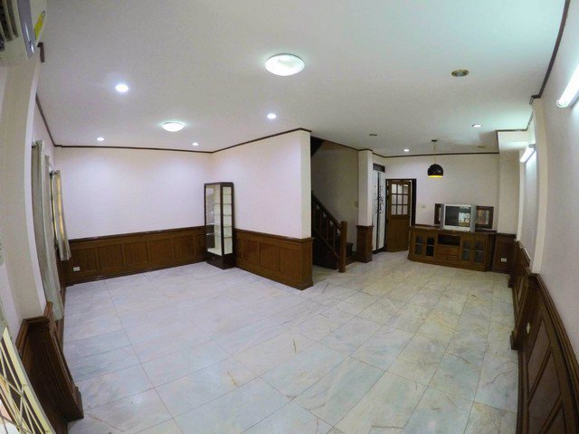 รหัสc3128-ให้เช่าทาวน์โฮม-3ชั้น-สุขุมวิท71-ปรีดีพนมยงค์-ทำเลดี-เหมาะทำออฟฟิศหรือพักอาศัย