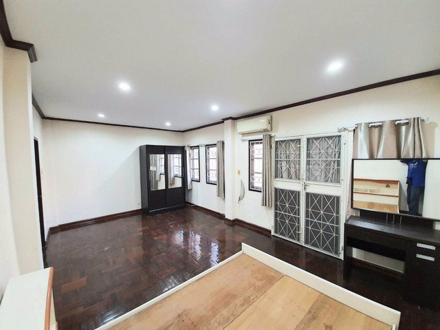 รหัสc3128-ให้เช่าทาวน์โฮม-3ชั้น-สุขุมวิท71-ปรีดีพนมยงค์-ทำเลดี-เหมาะทำออฟฟิศหรือพักอาศัย