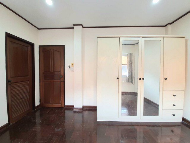 รหัสc3128-ให้เช่าทาวน์โฮม-3ชั้น-สุขุมวิท71-ปรีดีพนมยงค์-ทำเลดี-เหมาะทำออฟฟิศหรือพักอาศัย