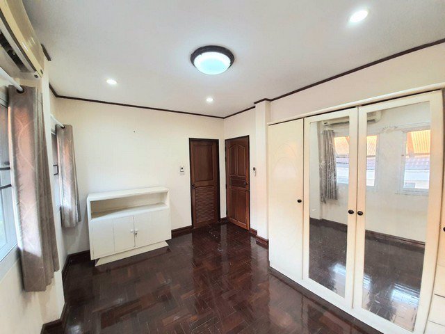 รหัสc3128-ให้เช่าทาวน์โฮม-3ชั้น-สุขุมวิท71-ปรีดีพนมยงค์-ทำเลดี-เหมาะทำออฟฟิศหรือพักอาศัย