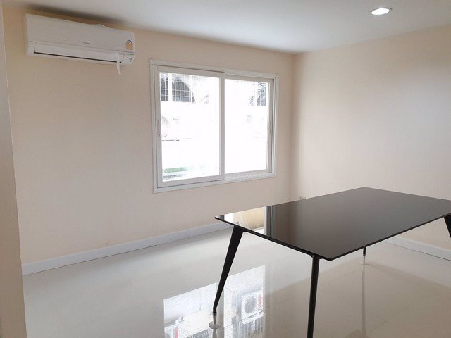 รหัสc3140-ให้เช่าทาวน์โฮม-4ชั้น-ลาดพร้าว18-วิภาวดี22-ใกล้mrt-เหมาะทำโฮมออฟฟิศ