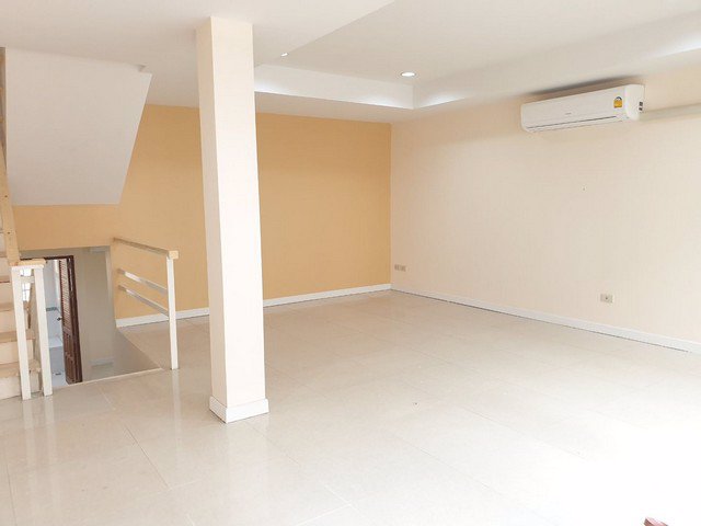 รหัสc3140-ให้เช่าทาวน์โฮม-4ชั้น-ลาดพร้าว18-วิภาวดี22-ใกล้mrt-เหมาะทำโฮมออฟฟิศ