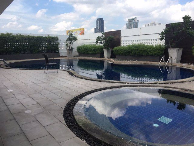 รหัสc3171-ให้เช่าคอนโด-renova-เรสซิเด้นซ์-ชิดลม-2ห้องนอน-ใกล้-btsเพลินจิต-เฟอร์ครบพร้อมอยู่