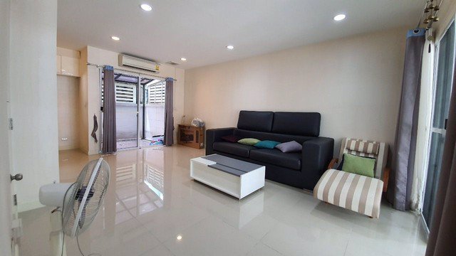 รหัสc3170-ให้เช่าทาวน์โฮม-3ชั้น-โครงการบ้านกลางเมือง-โชคชัย4-ลาดพร้าว