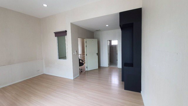 รหัสc3170-ให้เช่าทาวน์โฮม-3ชั้น-โครงการบ้านกลางเมือง-โชคชัย4-ลาดพร้าว