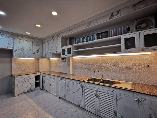 รหัสc3184-ให้เช่าและขาย-townhouse-3ชั้น-รีโนเวทใหม่-6ห้องนอน-สาธุประดิษฐ์-พระราม3