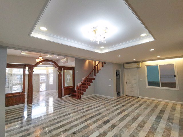 รหัสc3184-ให้เช่าและขาย-townhouse-3ชั้น-รีโนเวทใหม่-6ห้องนอน-สาธุประดิษฐ์-พระราม3