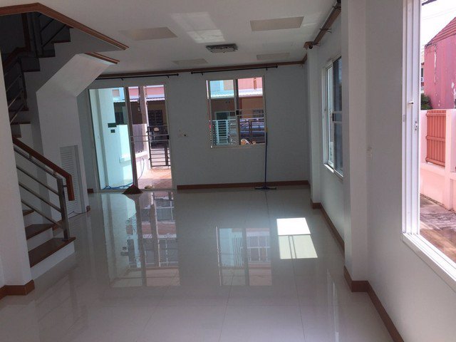 รหัสc3180-ให้เช่าทาวน์โฮม-3ชั้น-สภาพใหม่ย่านดอนเมือง-ใกล้สนามบินดอนเมือง-ที่จอดรถ-5คัน