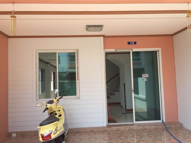 รหัสc3180-ให้เช่าทาวน์โฮม-3ชั้น-สภาพใหม่ย่านดอนเมือง-ใกล้สนามบินดอนเมือง-ที่จอดรถ-5คัน