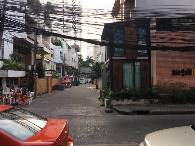 รหัสc3176-ให้เช่าอาคารพาณิชย์-3ชั้นครึ่ง-ถนนสุขุมวิท-ทำเลใจกลางเมือง-ใกล้-btsนานา