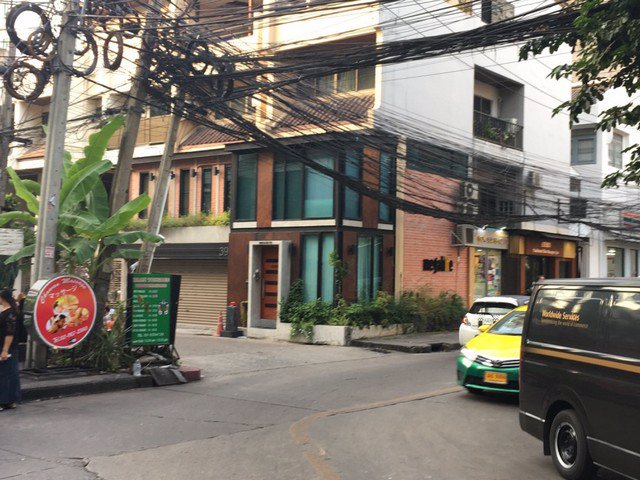 รหัสc3176-ให้เช่าอาคารพาณิชย์-3ชั้นครึ่ง-ถนนสุขุมวิท-ทำเลใจกลางเมือง-ใกล้-btsนานา