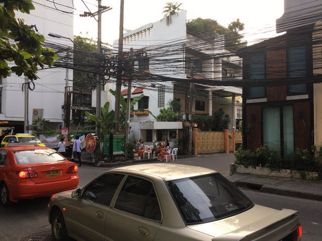 รหัสc3176-ให้เช่าอาคารพาณิชย์-3ชั้นครึ่ง-ถนนสุขุมวิท-ทำเลใจกลางเมือง-ใกล้-btsนานา