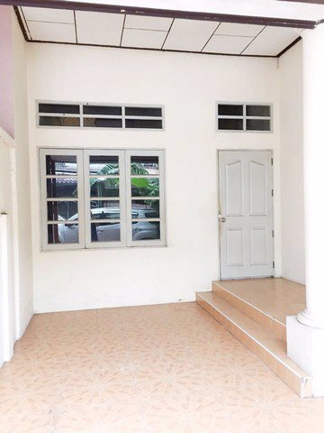 รหัสc3175-ให้เช่าทาวน์เฮ้าส์-2ชั้น-หมู่บ้านเสนาวิลล่า-พระยาสุเรนทร์-ถนนรามอินทราซอย109