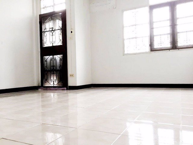 รหัสc3175-ให้เช่าทาวน์เฮ้าส์-2ชั้น-หมู่บ้านเสนาวิลล่า-พระยาสุเรนทร์-ถนนรามอินทราซอย109