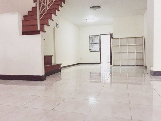 รหัสc3175-ให้เช่าทาวน์เฮ้าส์-2ชั้น-หมู่บ้านเสนาวิลล่า-พระยาสุเรนทร์-ถนนรามอินทราซอย109