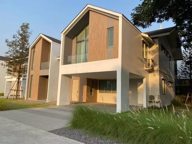 รหัสc3193-ให้เช่าบ้านเดี่ยว-2ชั้น-ติดห้าง-the-nine-ถนนพระราม-9-เฟอร์นิเจอร์ครบ-พร้อมเข้าอยู่