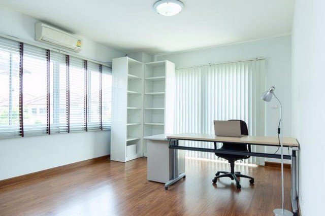 รหัสc3186-ให้เช่าบ้านเดี่ยว-2ชั้น-หมู่บ้านเดอะเซนโทร-รัตนาธิเบศธ์-เฟอร์นิเจอร์ครบ-พร้อมอยู่