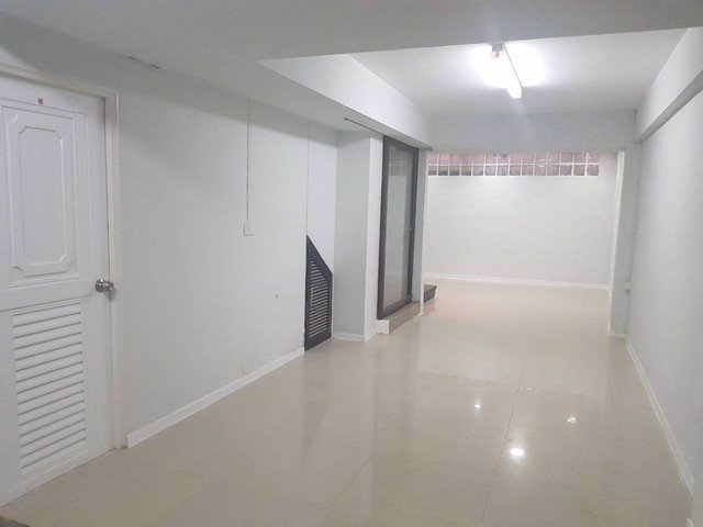 รหัสc3206-ให้เช่าอาคารพาณิชย์-5ชั้น-ถนนลาดพร้าว-นาคนิวาส-รีโนเวทใหม่พร้อมเข้าอยู่