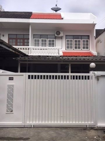 รหัสc3205-ให้เช่าทาวน์เฮ้าส์-2ชั้นถนน-สุขุมวิทซอย93-พร้อมเฟอร์นิเจอร์-ใกล้bts-เลี้ยงสัตว์ได้