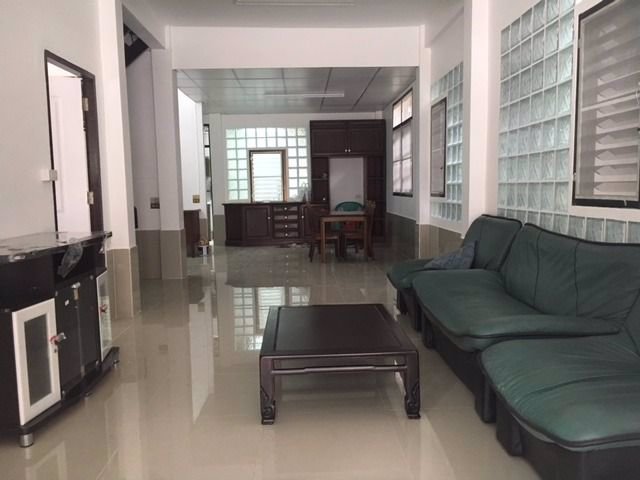 รหัสc3205-ให้เช่าทาวน์เฮ้าส์-2ชั้นถนน-สุขุมวิทซอย93-พร้อมเฟอร์นิเจอร์-ใกล้bts-เลี้ยงสัตว์ได้