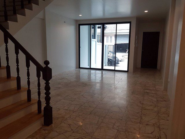 รหัสc3198-ให้เช่าและขายทาวน์เฮ้าส์-3ชั้น-ย่านเสนานิคม1-รัชดา32-เพิ่งรีโนเวทใหม่